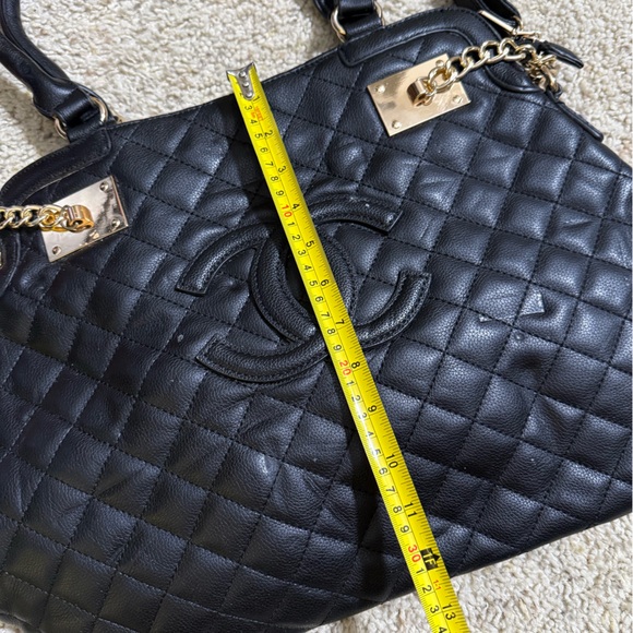 Quilted Black Chain Shoulder Bag – Large Elegant Tote Style - Picture 2 of 7